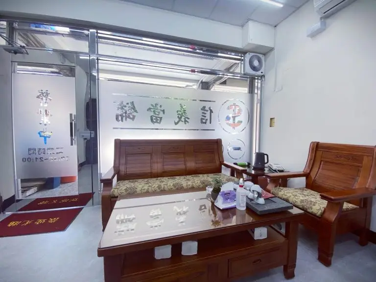 台中信義當舖店內環境與借款服務空間